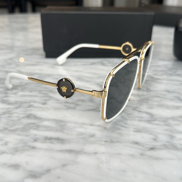 Versace authentic - white rim aviator sunglasses - Picture 2 of 5